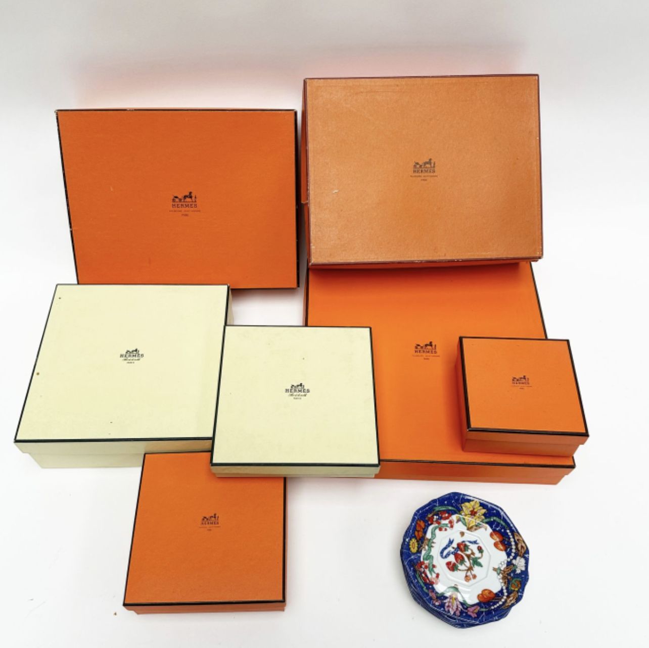 Hermès, classic orange boxes and "art de la table" boxes