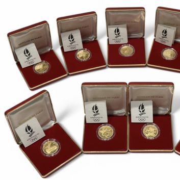 MONNAIE DE PARIS Ensemble de 9 monnaies 500 Francs or (920 millièmes) représentant des sports d'hiver