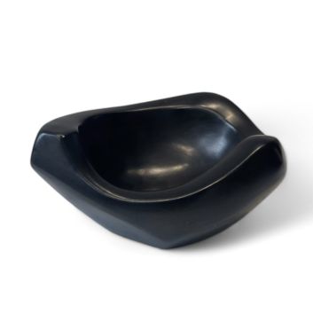 Georges JOUVE (1910-1964) Coupe de forme libre, circa 1955. Epreuve en céramique émaillée noire