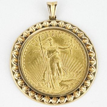 Coin pendant in 18K (750th) yellow gold Circular petal setting holding a 1924 US $20 coin