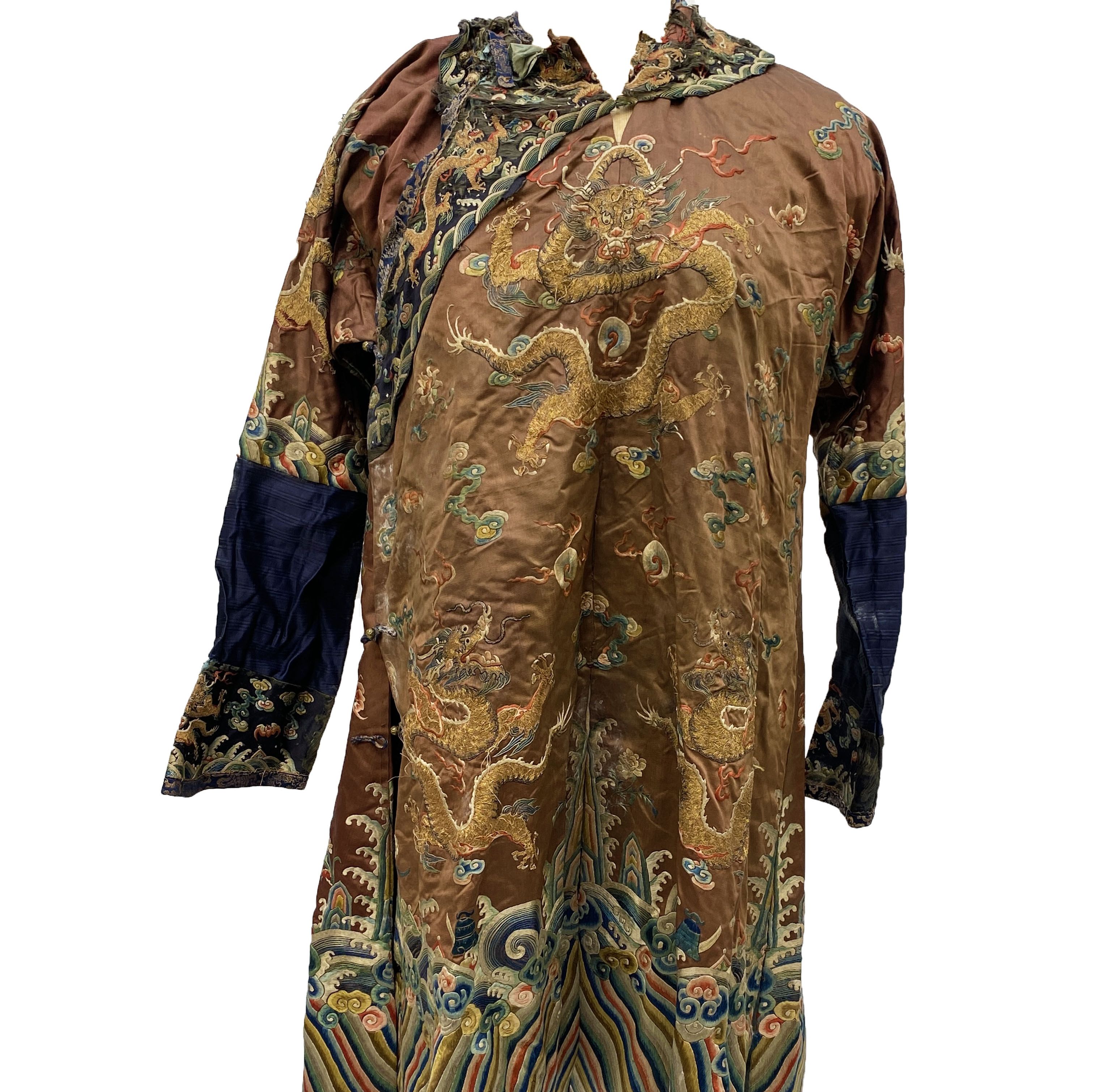 China, silk court dress, 19th century