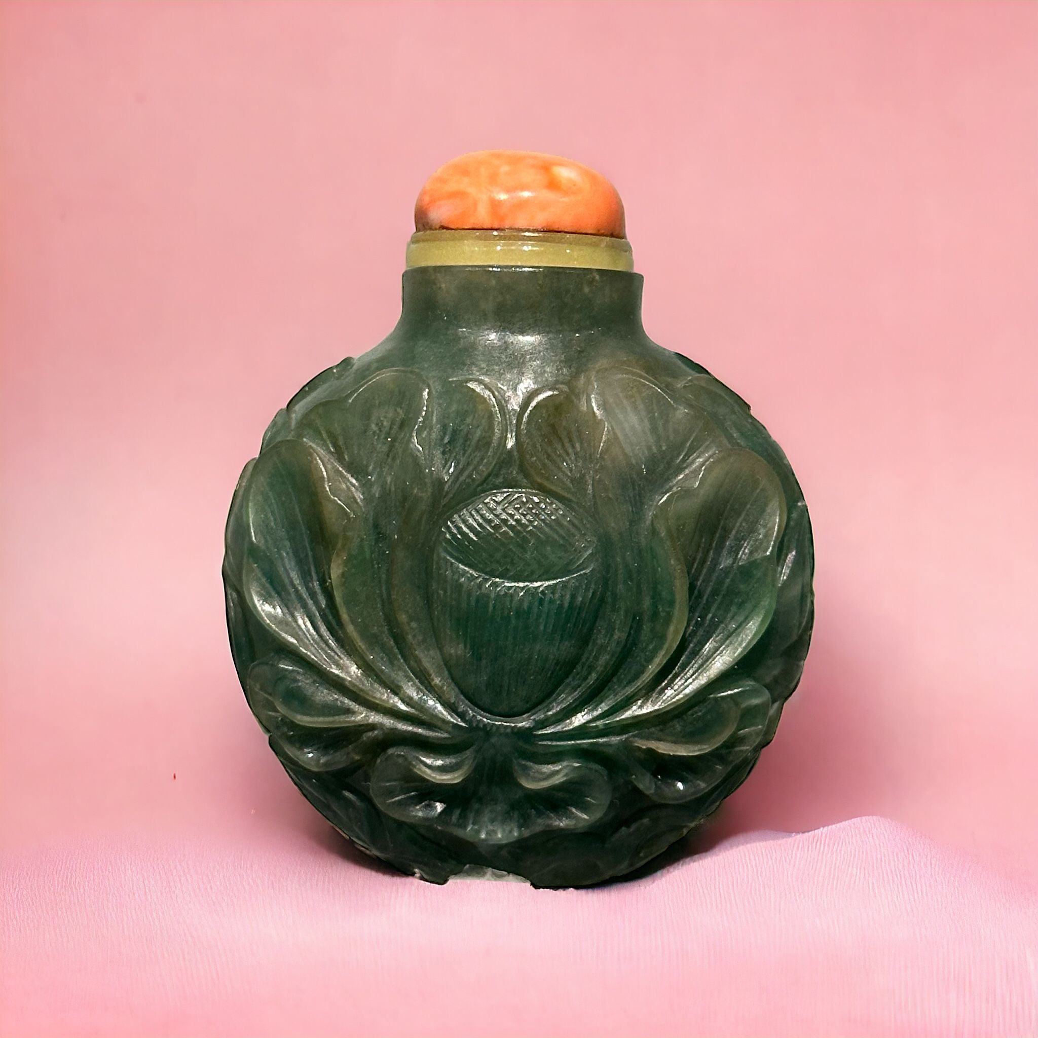 Jadeite snuffbox