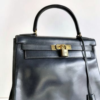 HERMÈS, Kelly 28 handbag in navy blue leather