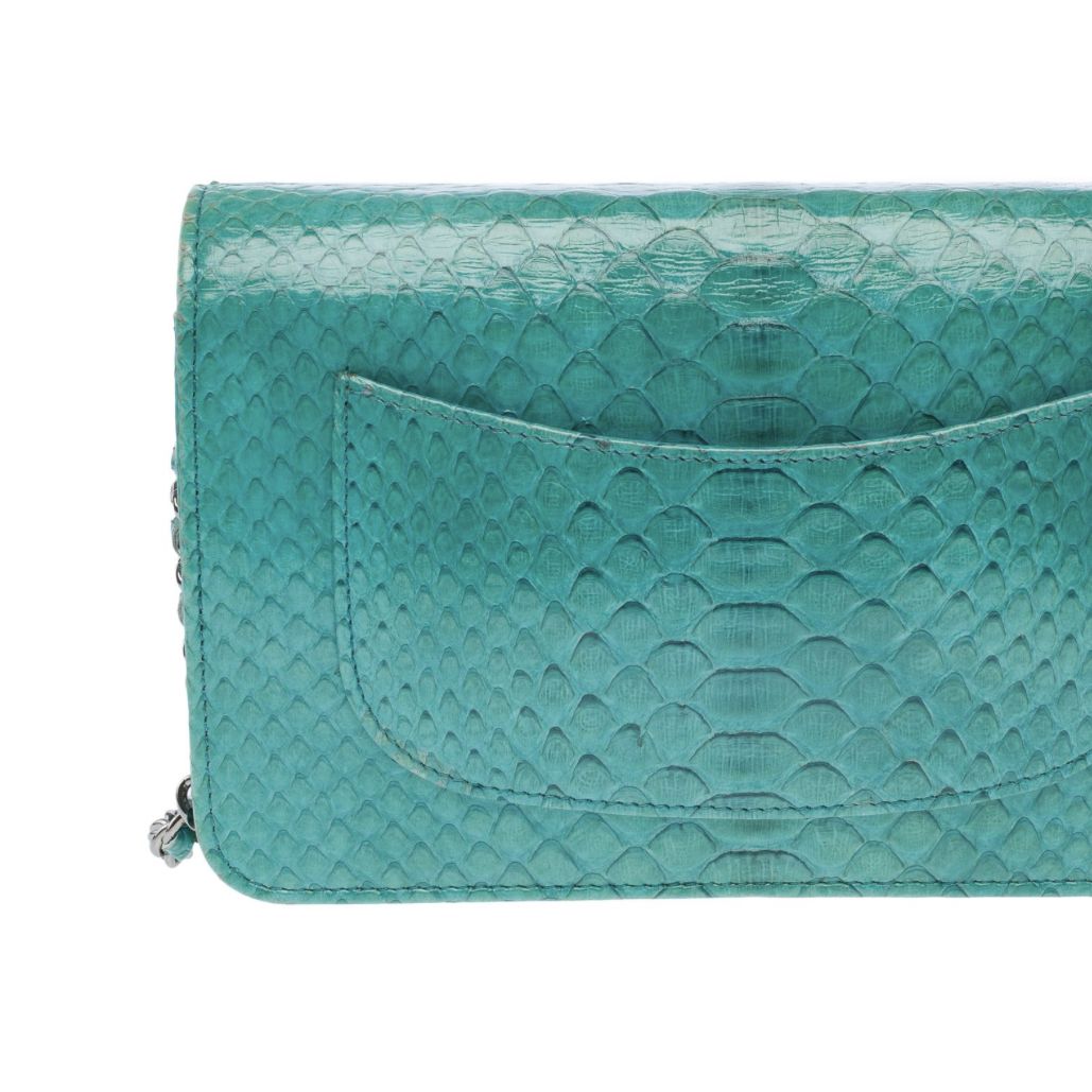 Wallet On Chain in blue crocodile leather