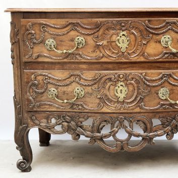 Richly carved walnut arched chest of drawers, Louis XV period, Nîmes work