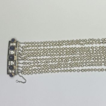 Bracelet composé de 10 rangs de perles de semence