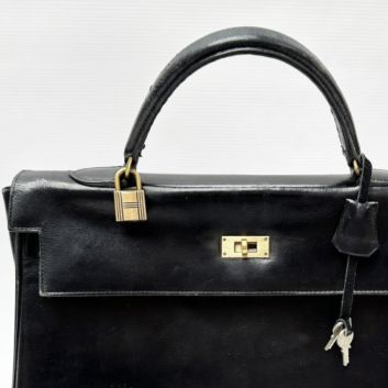 HERMÈS, "Kelly" 32 saddle bag in black box calf