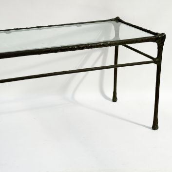 Bahman DADKHAH (b. 1941) Four-legged low table in bronze with green-brown patina