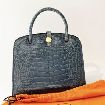 HERMÈS PARIS Dalvy bag in jean blue alligator