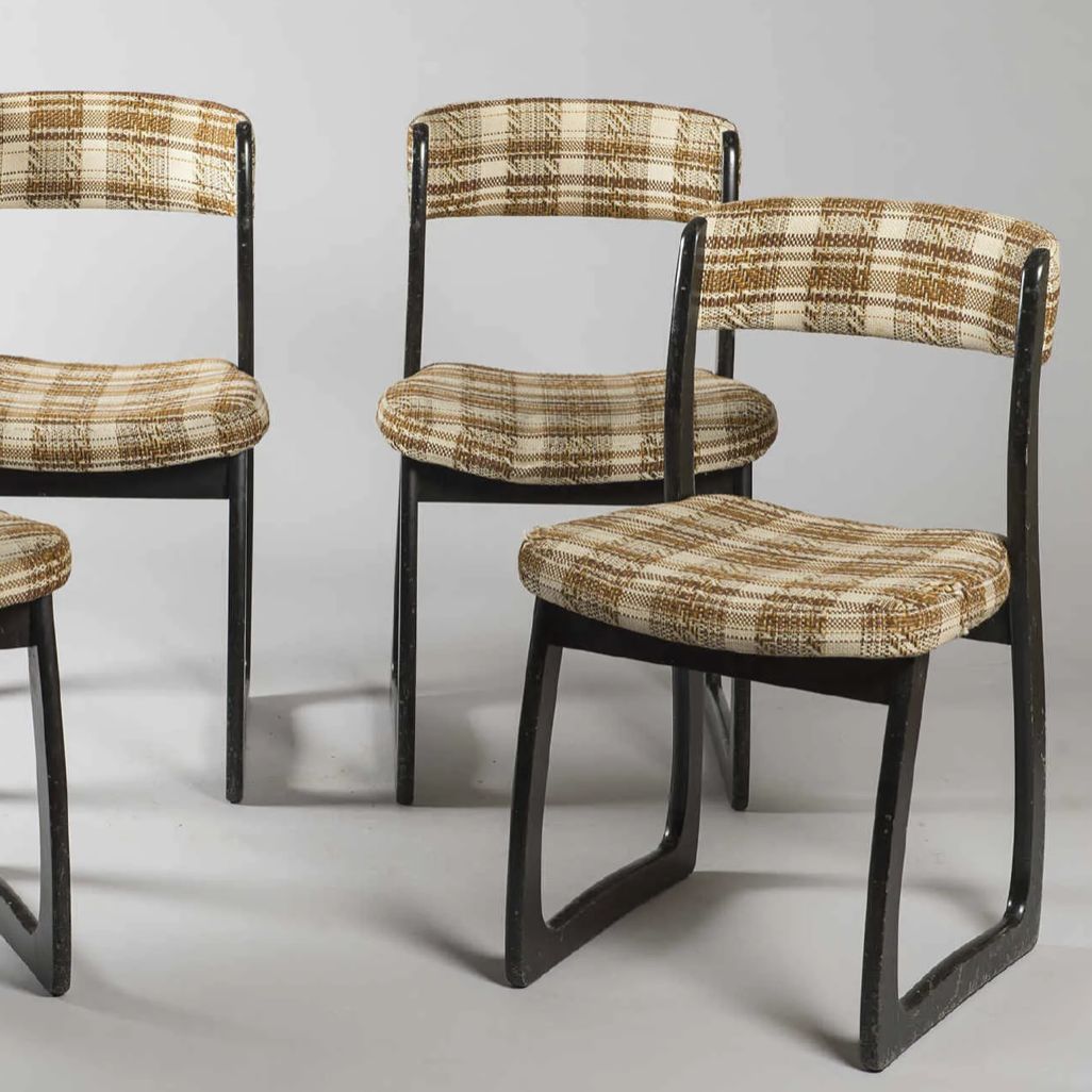 Suite of 4 Baumann chairs in wood and fabric with grid pattern