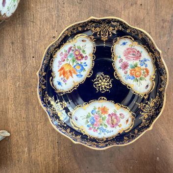 Manufacture de MEISSEN, part of an enamelled porcelain tea service