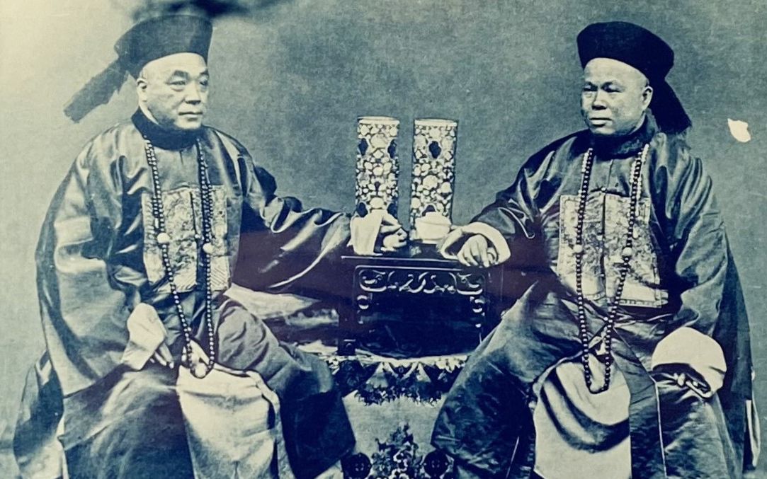 Chinese ceremonial dress