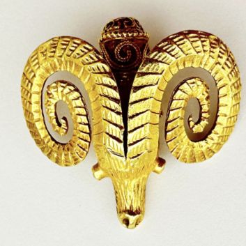 LALAOUNIS Pendant in 18k (750th) gold, stylizing the head of a chased ram