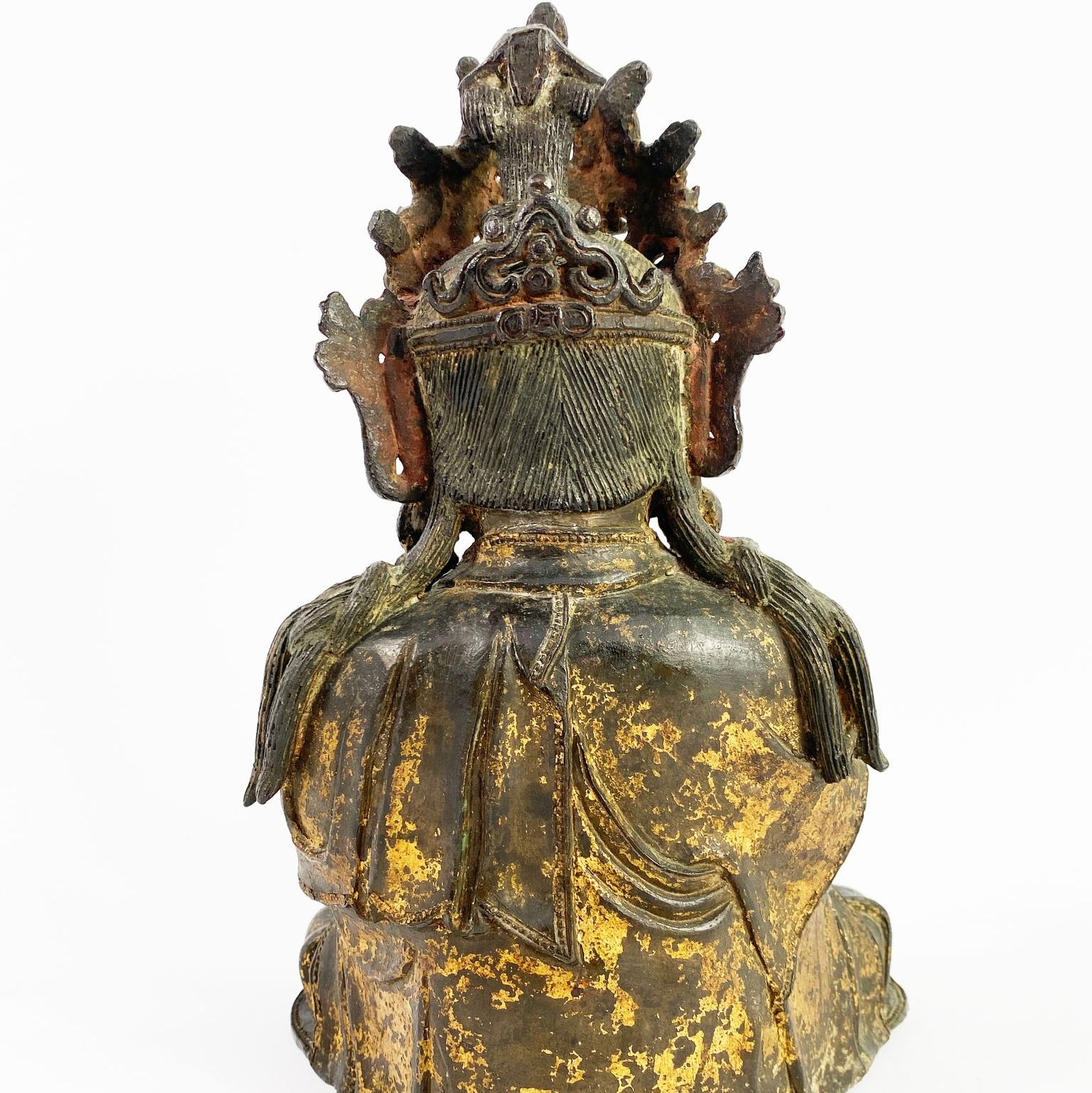 Guianyin bronze statue, back