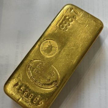 Gold ingot (996.7), numbered 688257 Gross weight 1kg.