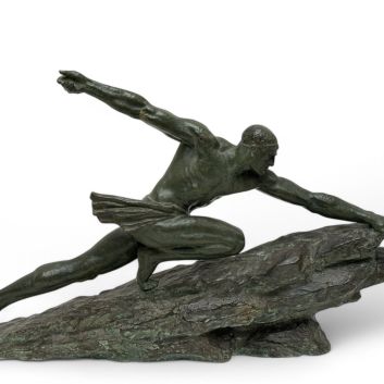 Pierre LEFAGUAYS (1892-1962) Le lanceur de javelot Bronze à patine verte Signé sur le côté et daté "25"
