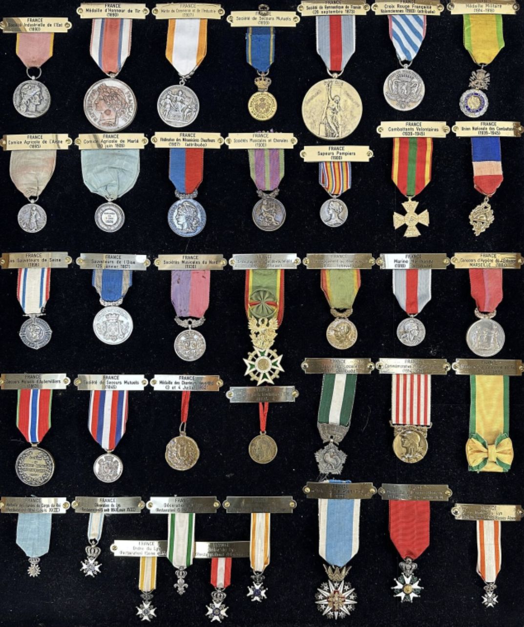 France ensemble de décoartions civiles et militaires