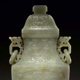 China (18th century), jade vase sold by Auctie's at €381,000