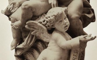Hélène Bertaux, groupe sculpté