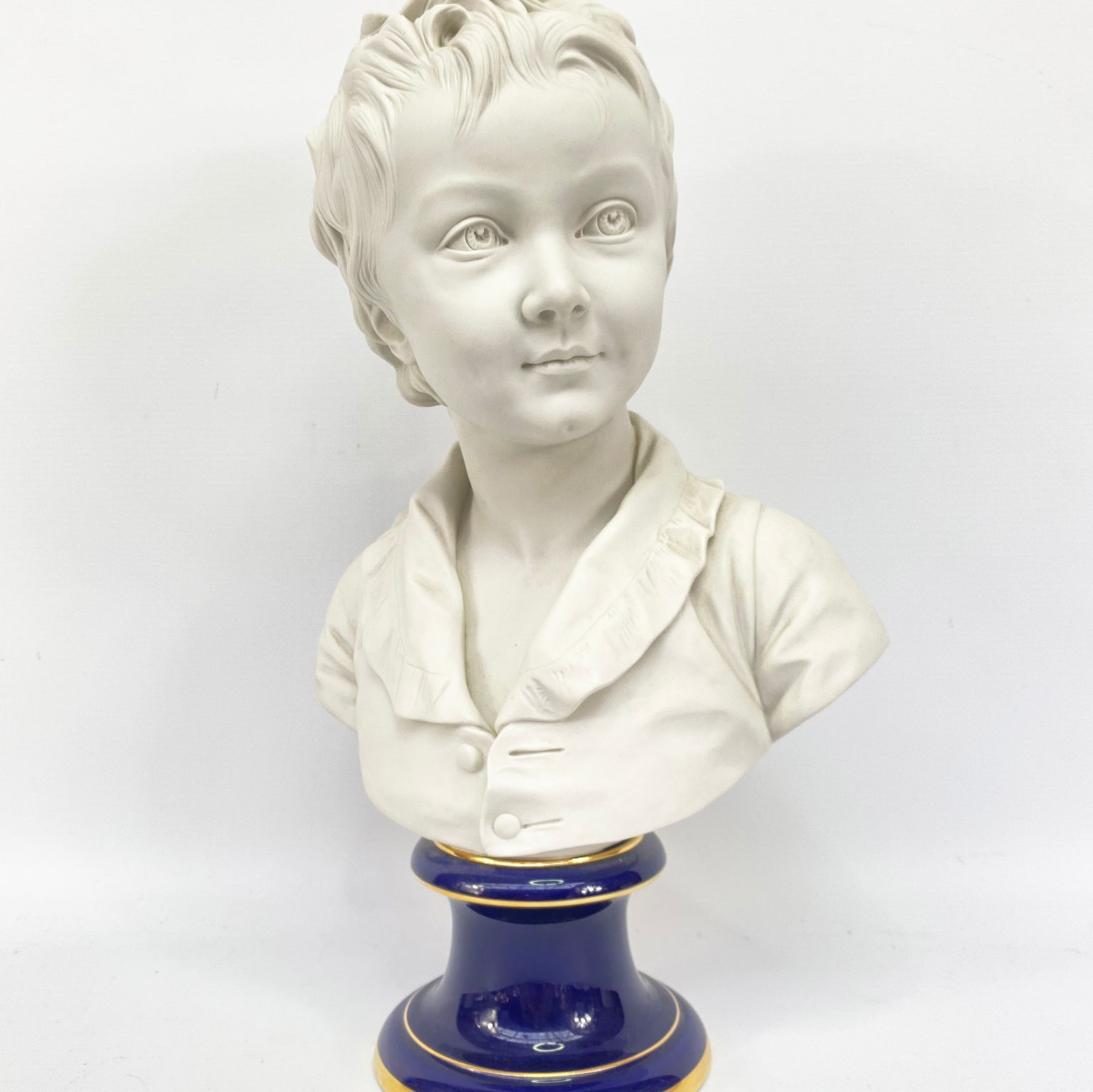 Porcelain bust, blue base and gilding by Sèvres