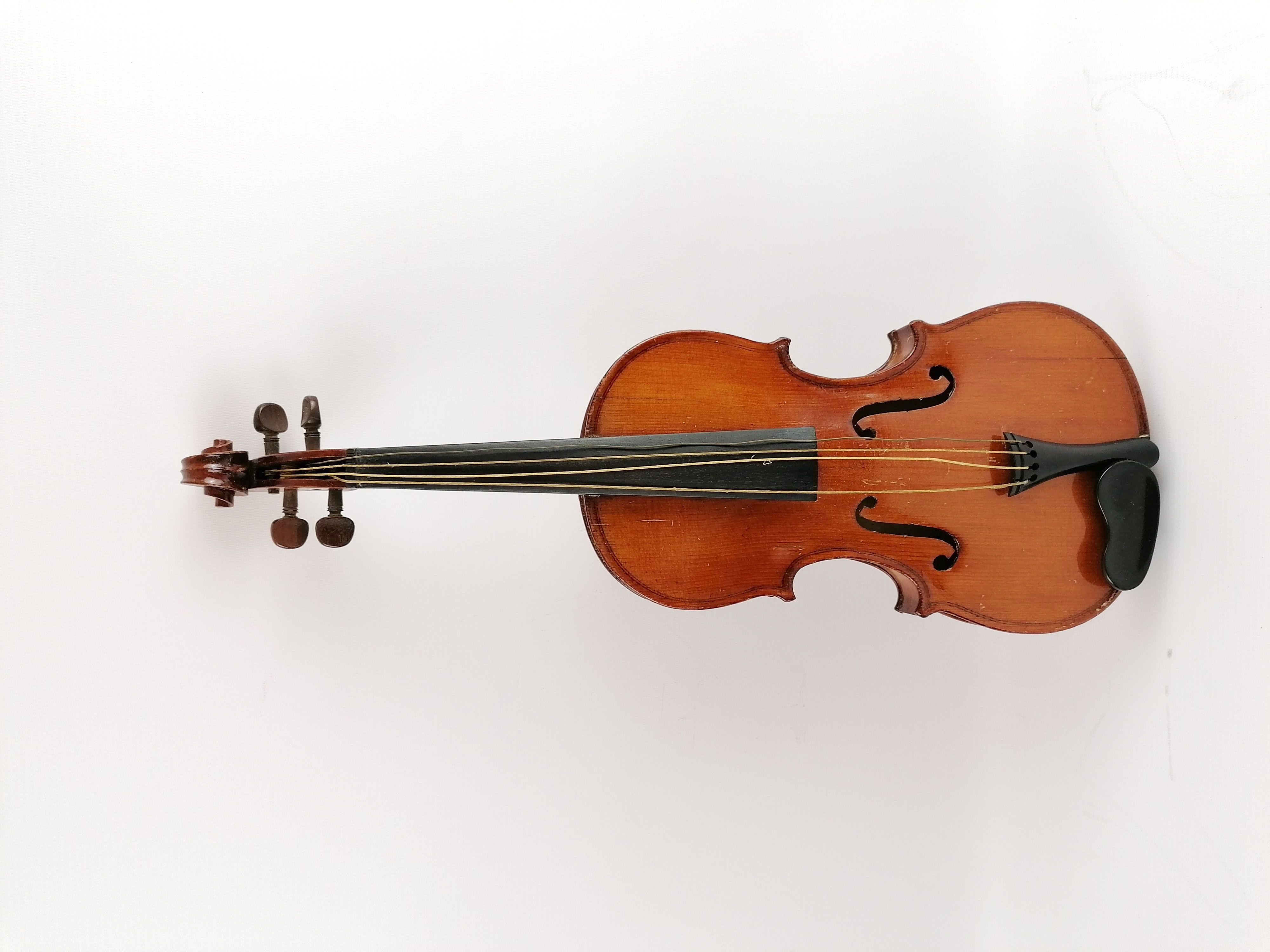 Violin sold by Auctie's
