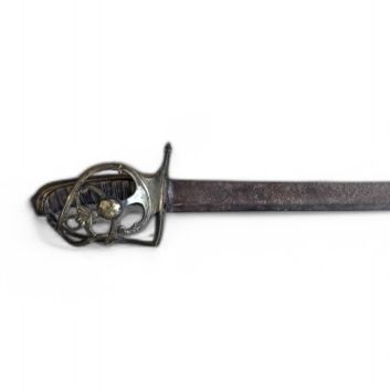 Sabre de marine à la Montmorency. Monture en laiton.