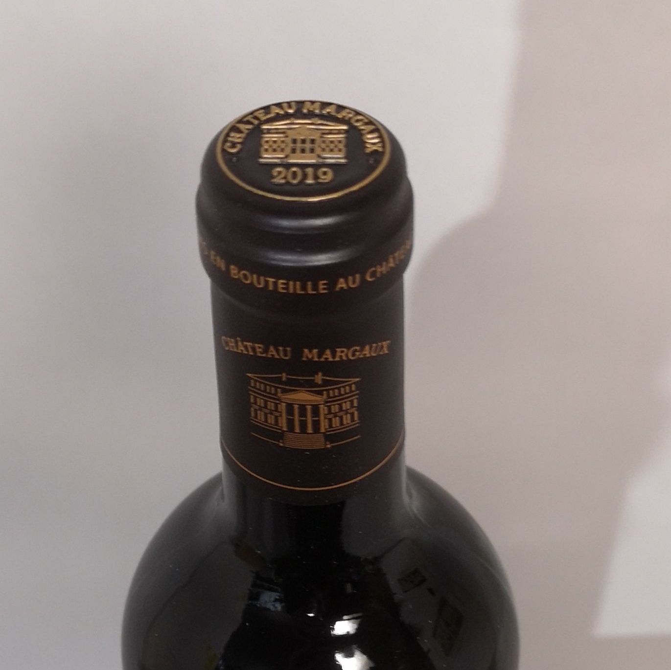 Embossing a bottle of Château Margaux