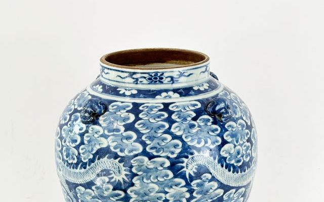 Ming dynasty, Kangxi period, porcelain vase