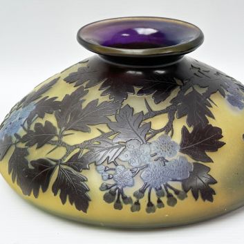 ÉTABLISSEMENT GALLÉ (1904 - 1936) Vase with flattened ovoid body and conical neck