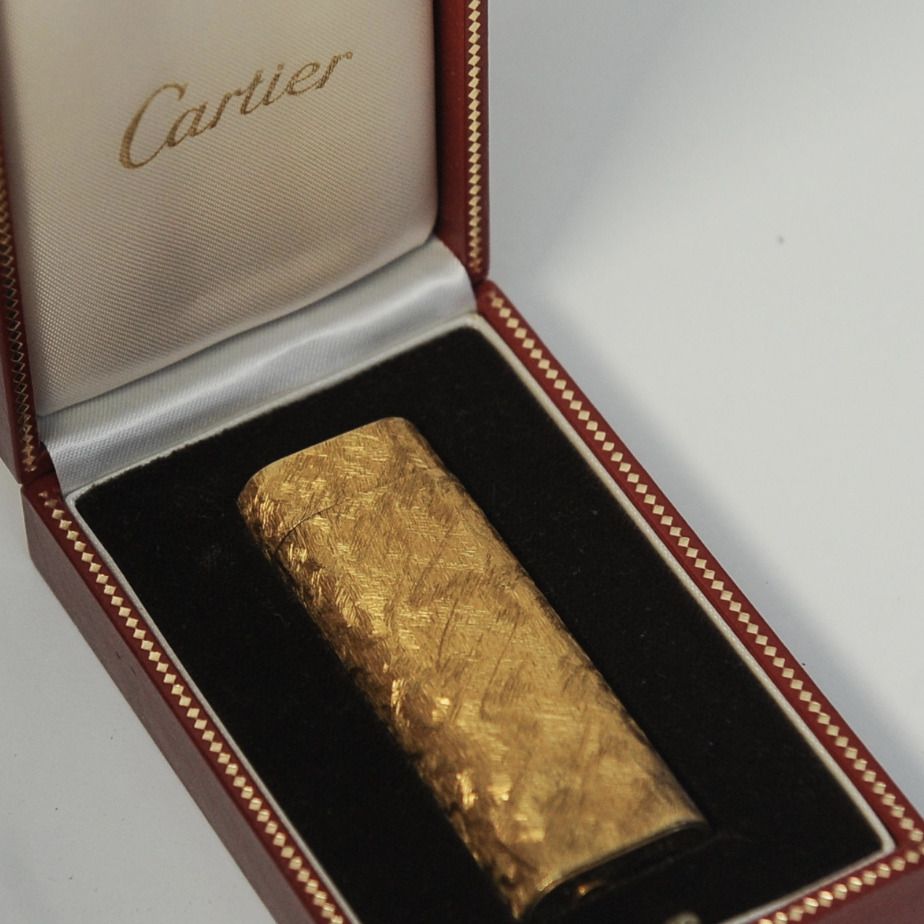 Cartier, briquet en or brossé