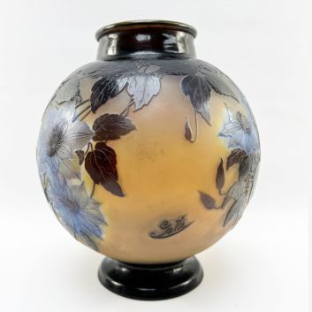 Établissements Gallé - multi-layered glass ball vase