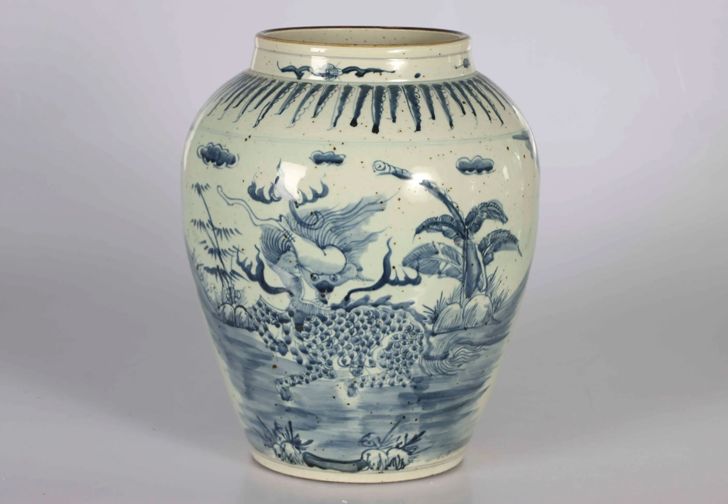 Vietnam, Hue porcelain vase