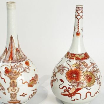 CHINA or JAPAN, 19th century. Two porcelain bottle vases that can form pendants